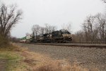 NS 4262 takes a stack train East